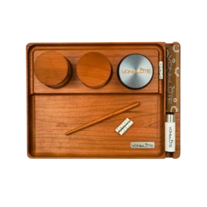 Rolling Tray Chill One Essential Set – kompaktes Rollingtray mit Aufbewahrungsbehältern, integriertem Grinder und hochwertiger Holzverarbeitung