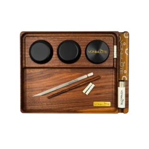 Rolling Tray Chill One Luxury Set – Freigestelltes Produktbild des Rolling Trays aus edlem Nussbaumholz, mit Premium-Accessoires.